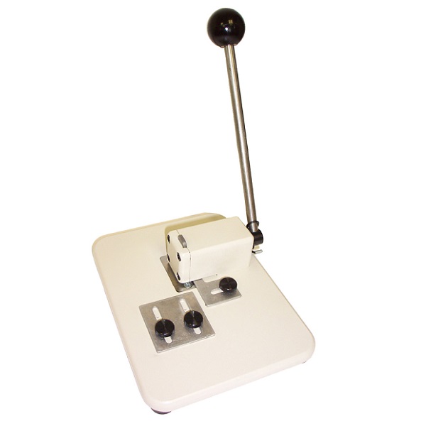 Bilde av Medium Manual Table Top Slot Punch W/adjustable Guides. 60270133 (DE,SE,NO,FI,RO,PL)